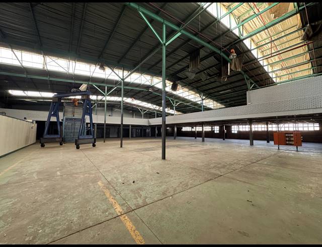 3,562M² WAREHOUSE TO LET IN INDUSTRIA WEST